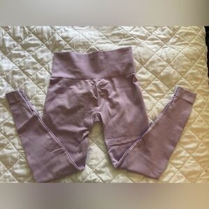 SET ACTIVE Lilac Leggings Size Medium